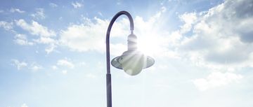 Sonnenstrom für Straßenlampen